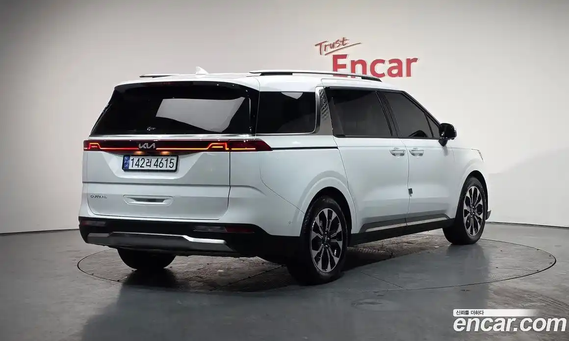 Kia Canival 2023 2.2 Автомат в Москве № 121585, фото 3