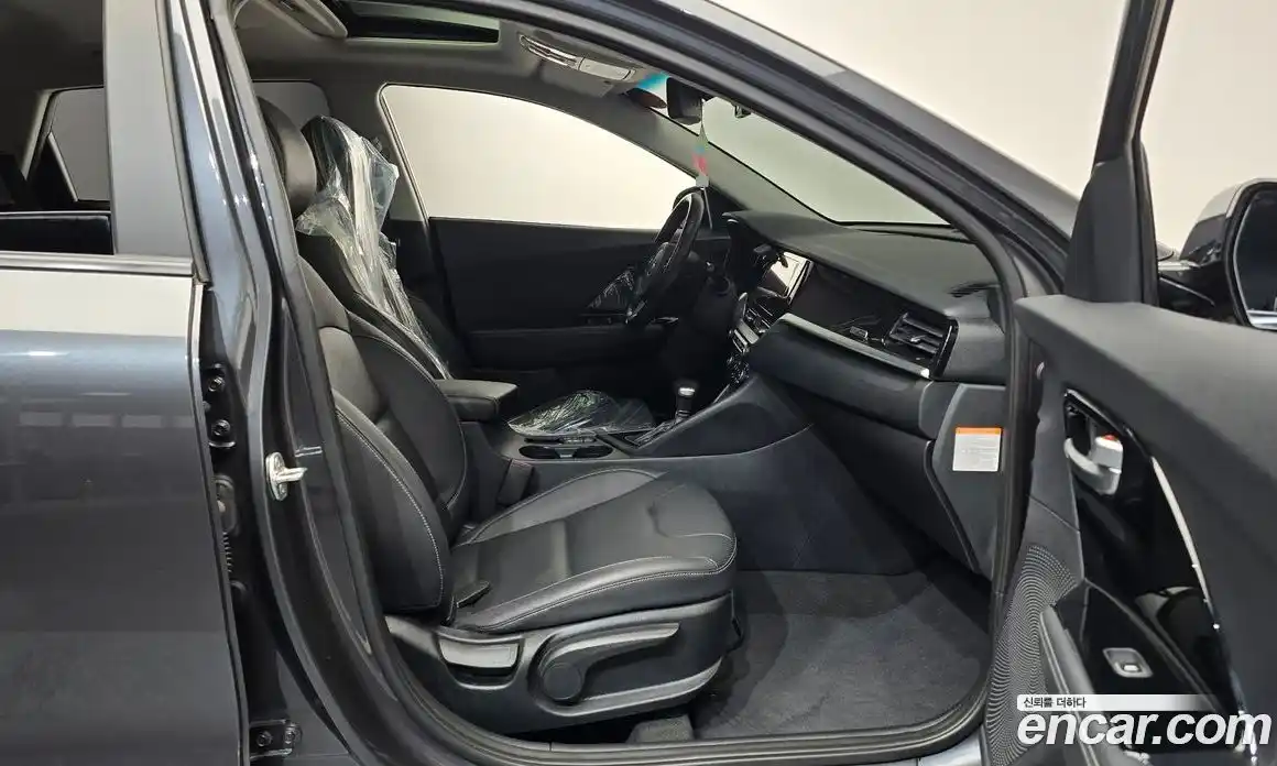 Kia Niro 2021 1.6 Автомат в Москве № 132658, фото 18