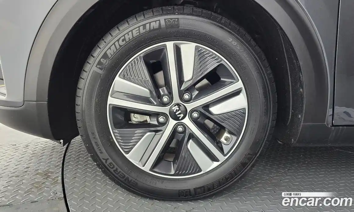 Kia Niro 2021 1.6 Автомат в Москве № 132658, фото 9