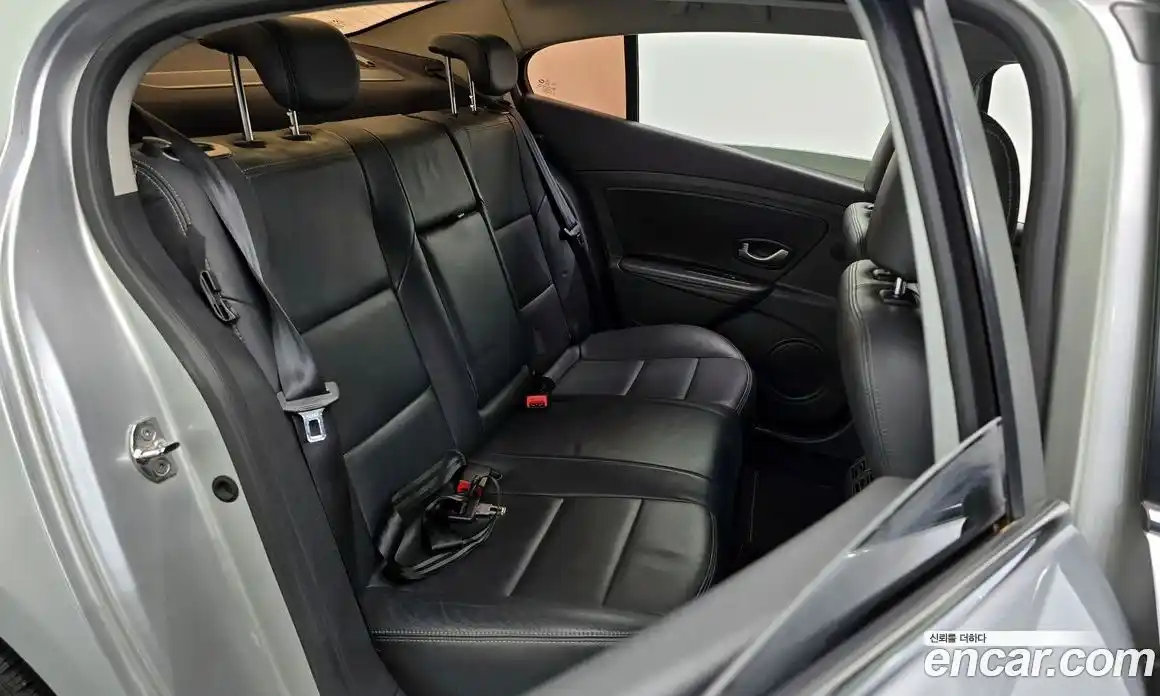 Renault SM3 2011 2.0 Автомат в Москве № 149443, фото 12