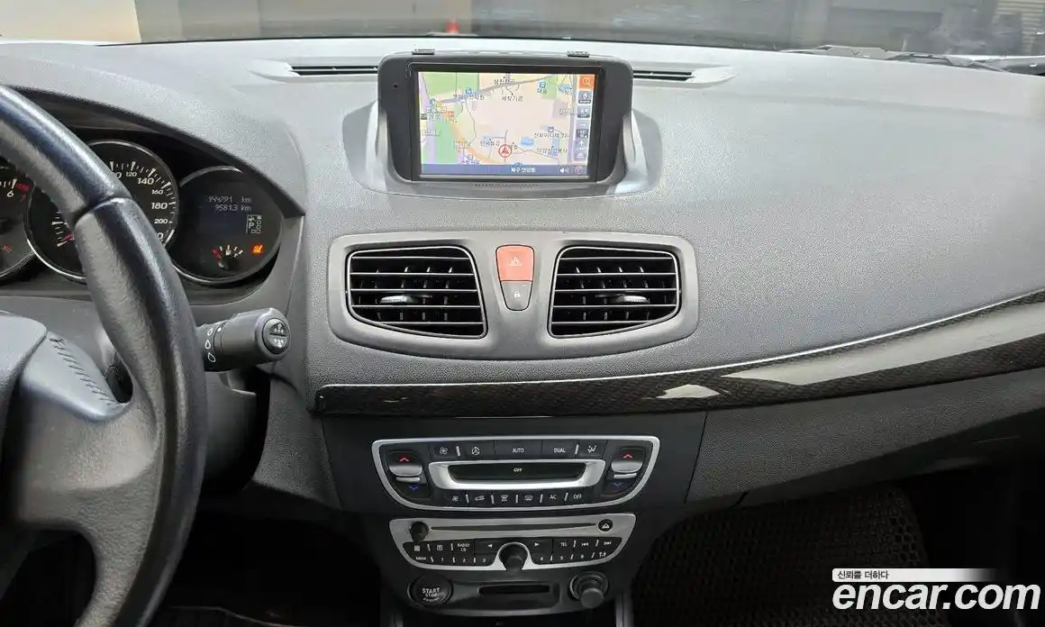 Renault SM3 2011 2.0 Автомат в Москве № 149443, фото 16