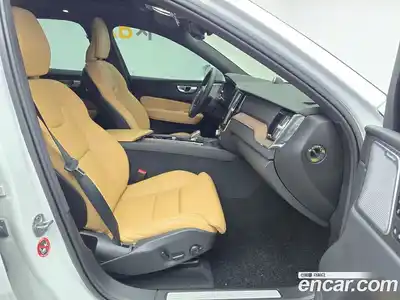 Volvo XC60 2023 2.0 Автомат в Москве № 164780, миниатюра 11