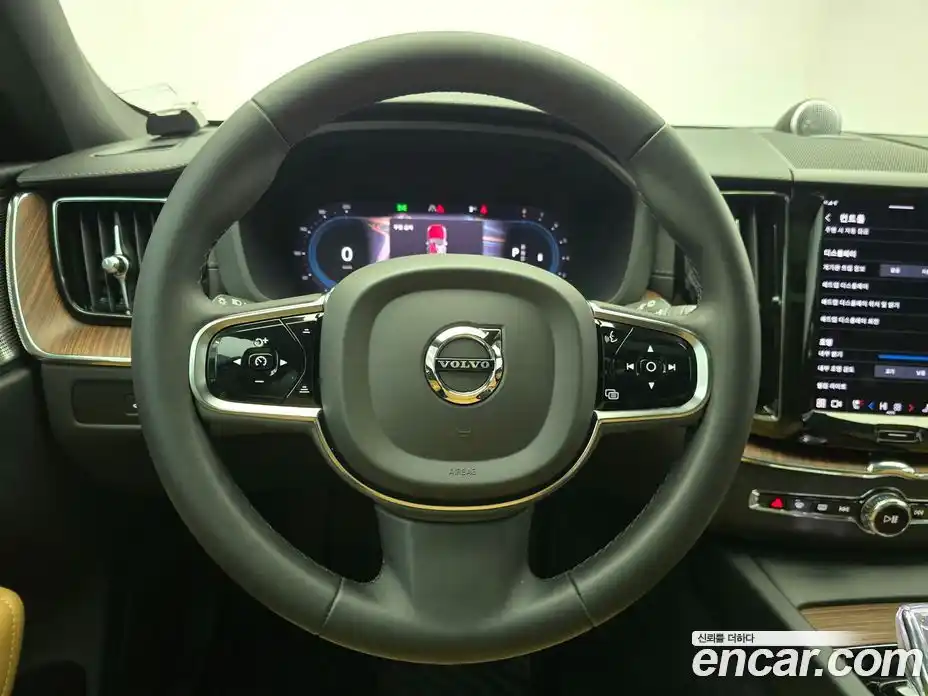 Volvo XC60 2023 2.0 Автомат в Москве № 164780, фото 13