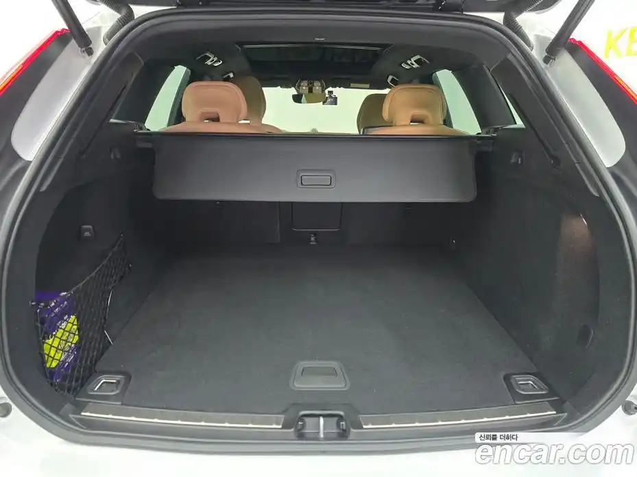 Volvo XC60 2023 2.0 Автомат в Москве № 164780, фото 20