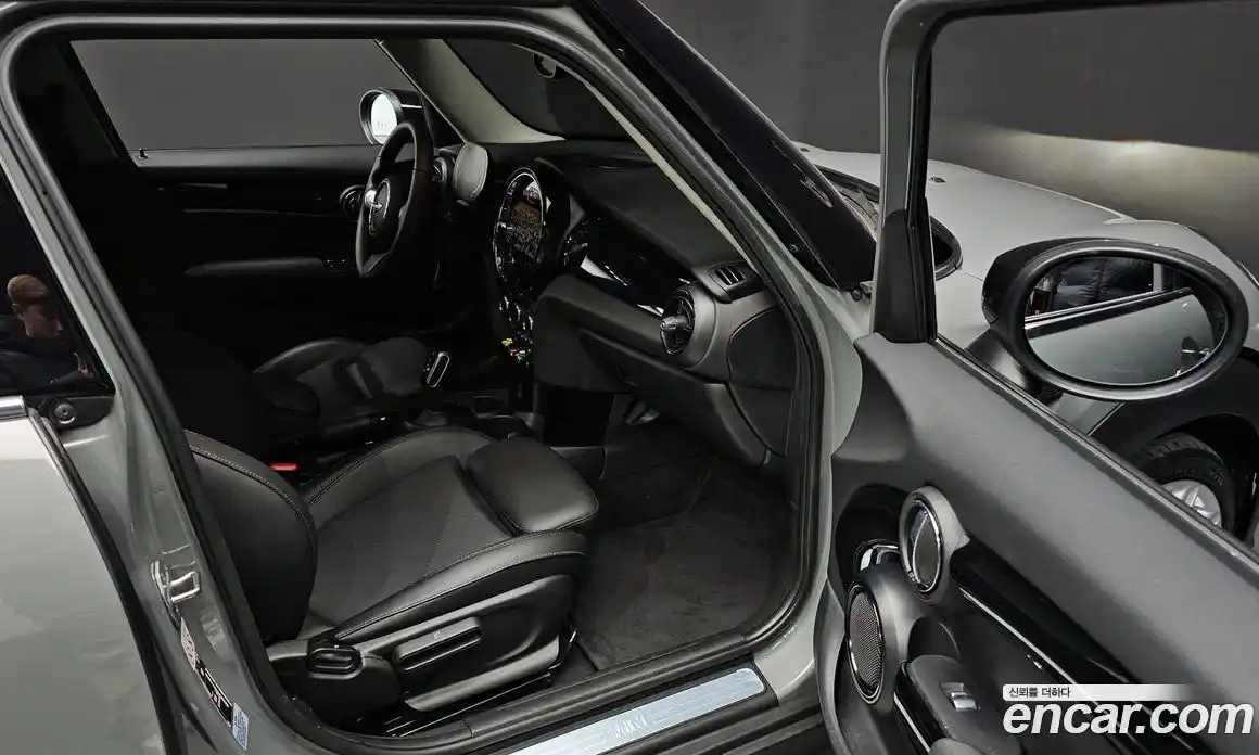 Mini Cooper 2022 1.5 Автомат в Москве № 165857, фото 11