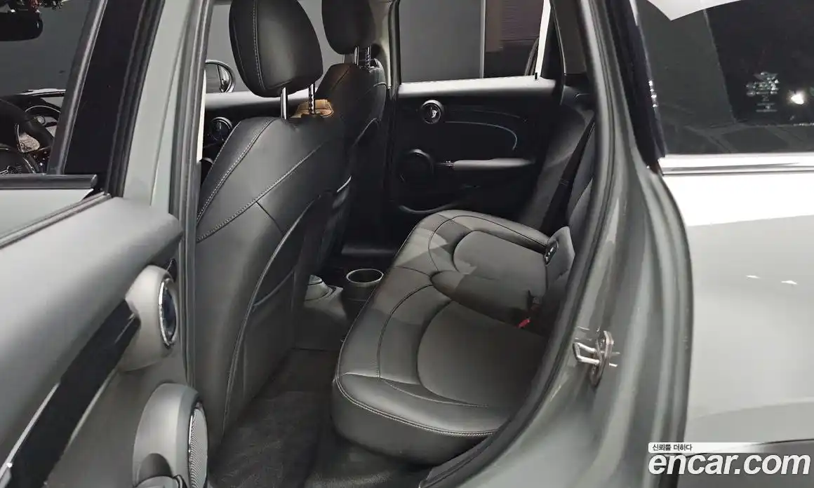 Mini Cooper 2022 1.5 Автомат в Москве № 165857, фото 12