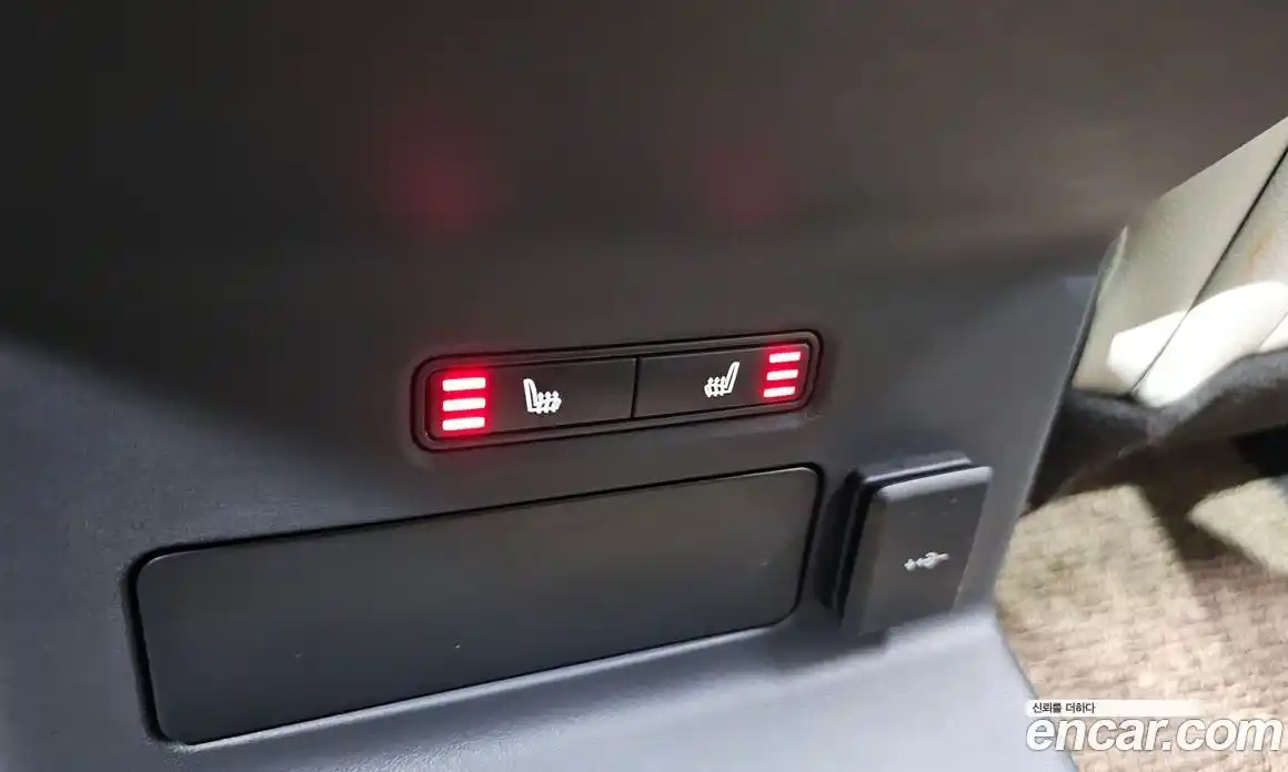 Land Rover Range-Rover Velar 2023 2.0 Автомат в Москве № 166144, фото 12