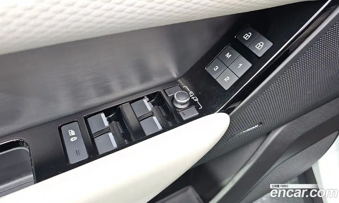 Land Rover Range-Rover Velar 2023 2.0 Автомат в Москве № 166144, фото 19