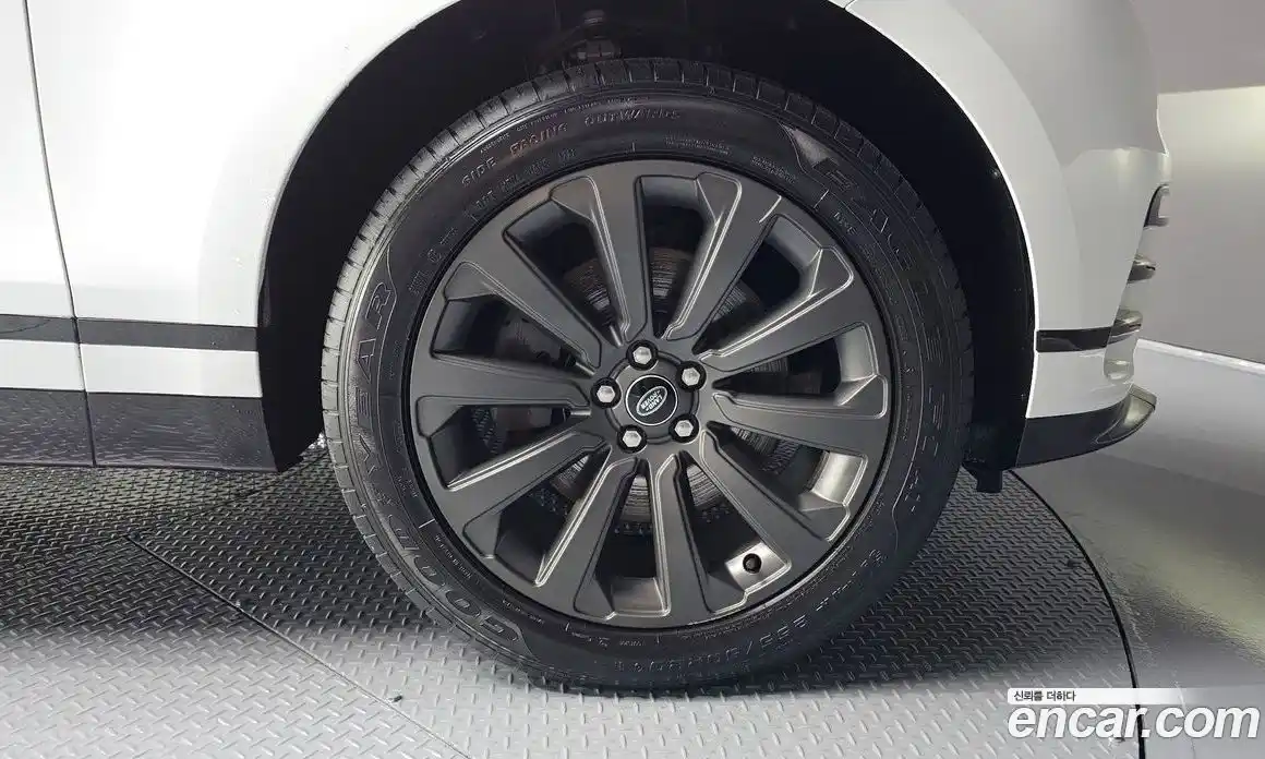 Land Rover Range-Rover Velar 2023 2.0 Автомат в Москве № 166144, фото 4