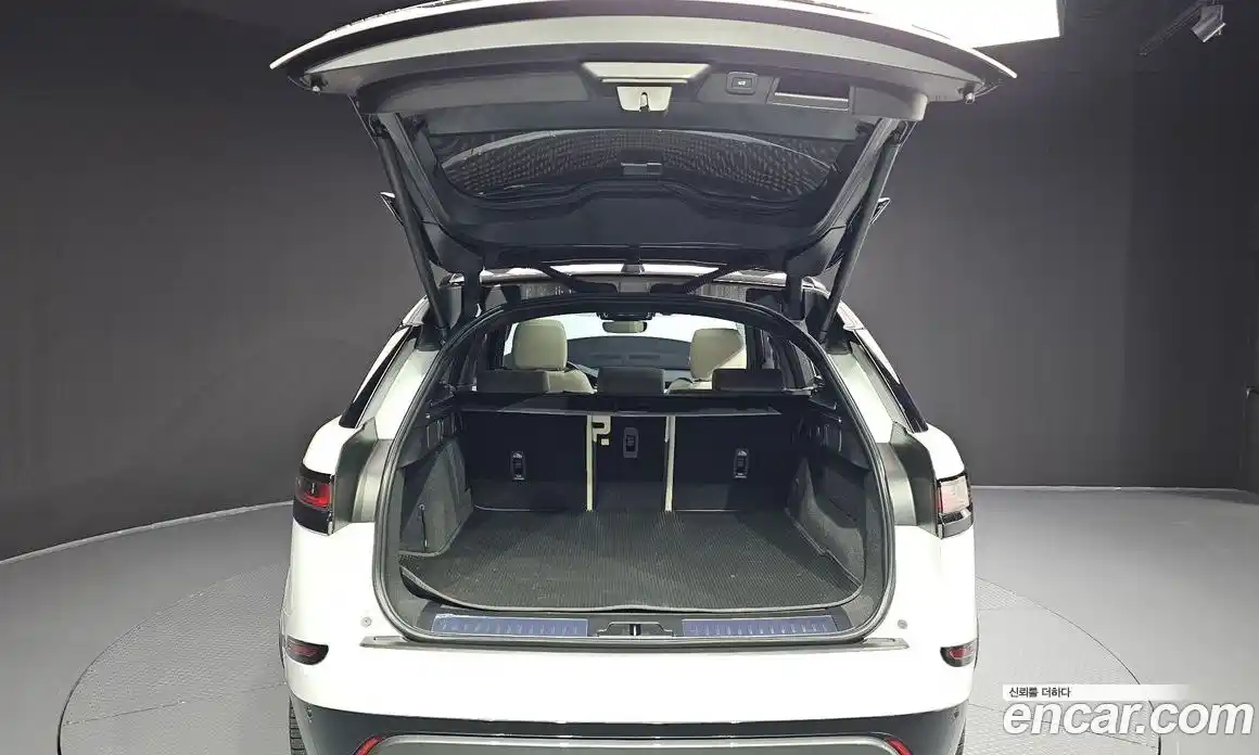 Land Rover Range-Rover Velar 2023 2.0 Автомат в Москве № 166144, фото 10