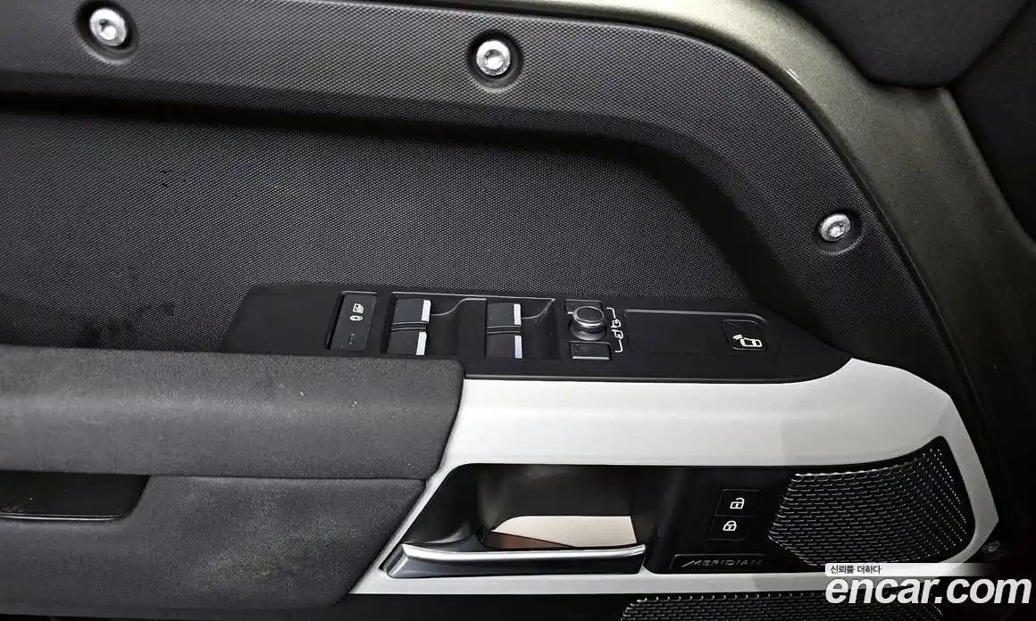 Land Rover Defender 2022 3.0 Автомат в Москве № 166447, фото 4