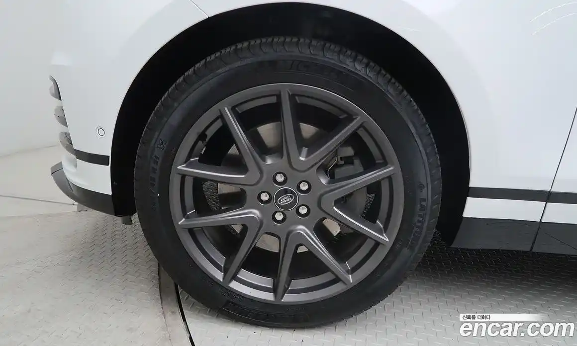 Land Rover Range-Rover Velar 2025 3.0 Автомат в Москве № 166733, фото 5