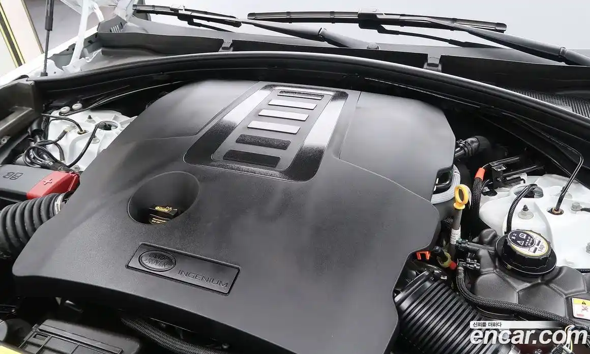 Land Rover Range-Rover Velar 2025 3.0 Автомат в Москве № 166733, фото 6