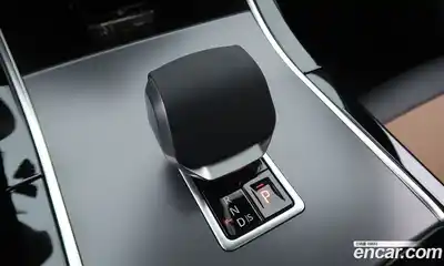 Land Rover Range-Rover Velar 2025 3.0 Автомат в Москве № 166733, миниатюра 9