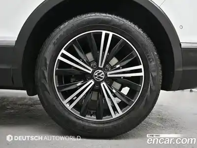 Volkswagen Tiguan 2023 2.0 Автомат в Москве № 169195, миниатюра 5