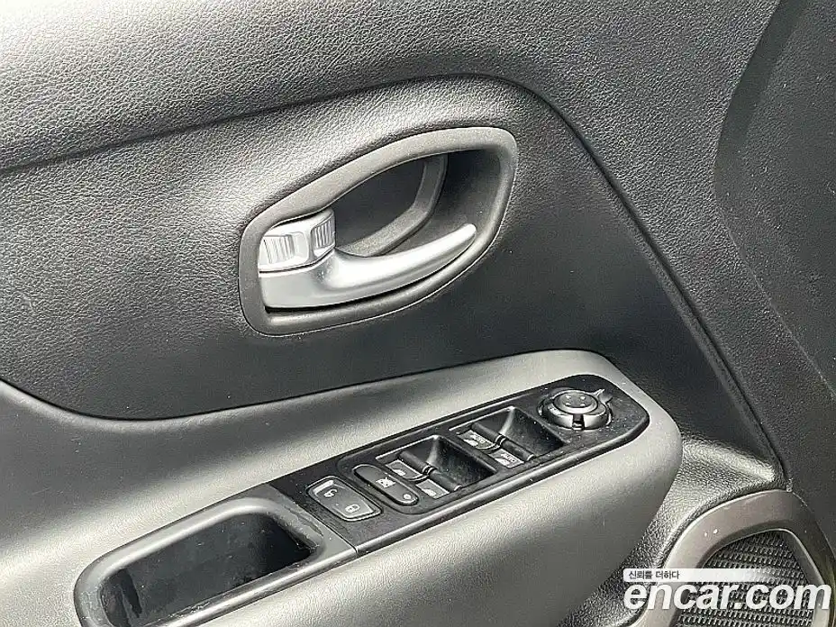 Jeep Renegade 2019 2.0 Автомат в Москве № 170070, фото 19