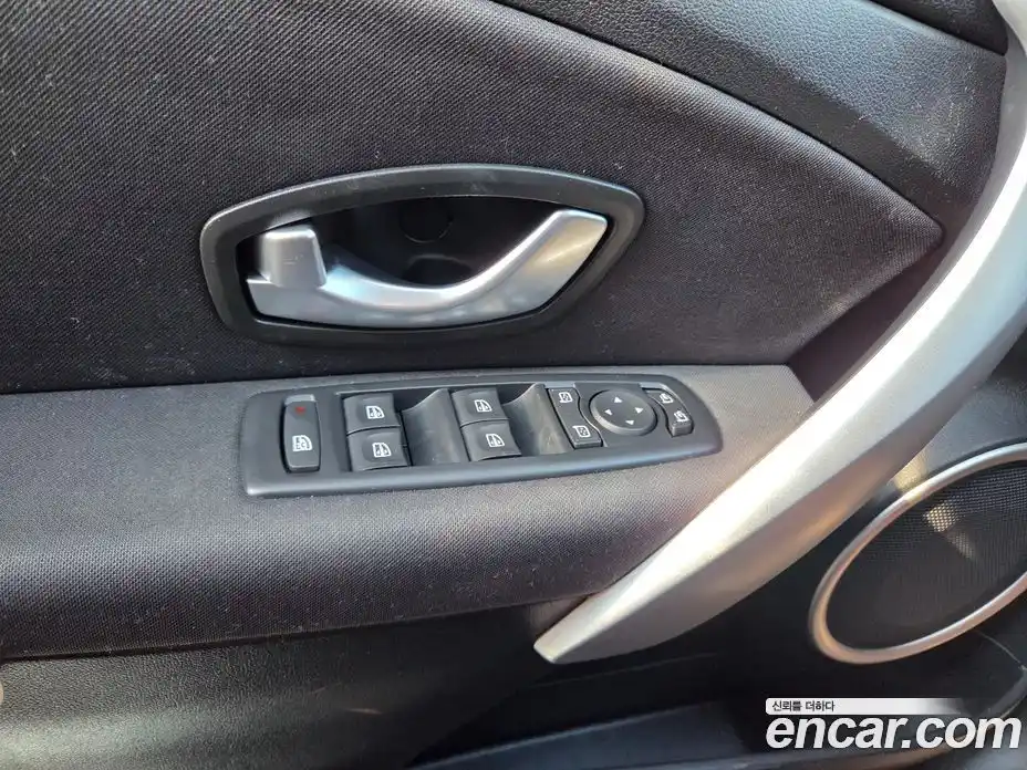 Renault SM3 2010 1.6 Автомат в Москве № 186162, фото 11