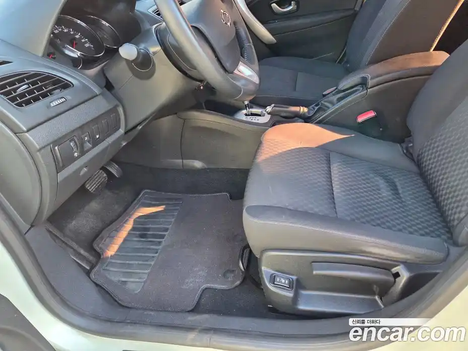 Renault SM3 2010 1.6 Автомат в Москве № 186162, фото 13