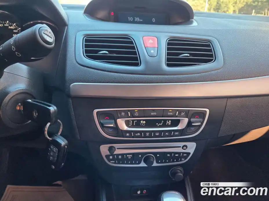 Renault SM3 2010 1.6 Автомат в Москве № 186162, фото 9