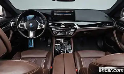 BMW 5-Series, 2022