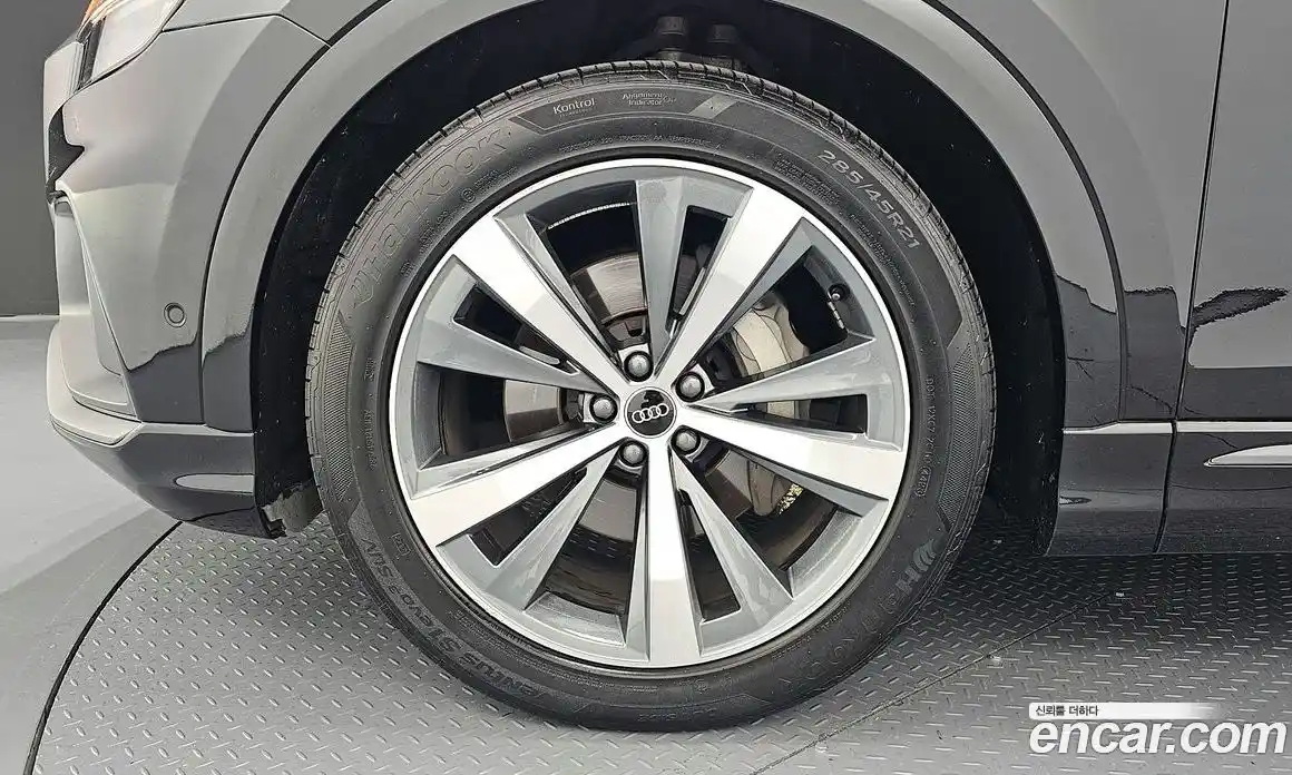 Audi Q8 2022 3.0 Автомат в Москве № 196388, фото 1