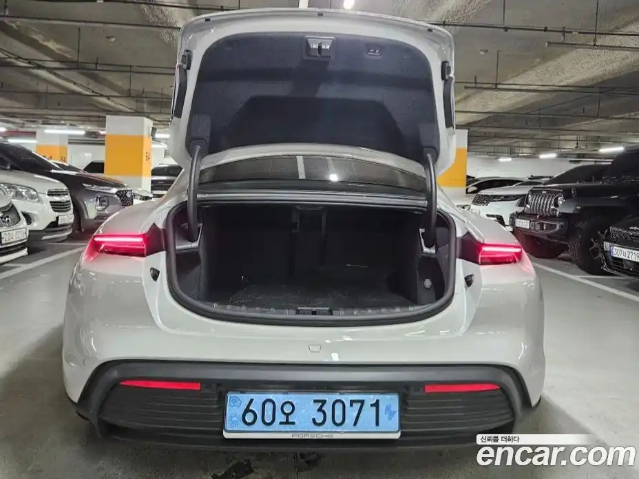 Porsche Taycan 2025 Автомат в Москве № 197784, фото 8