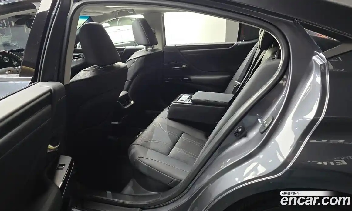 Lexus ES 2022 2.5 Автомат в Москве № 198848, фото 13