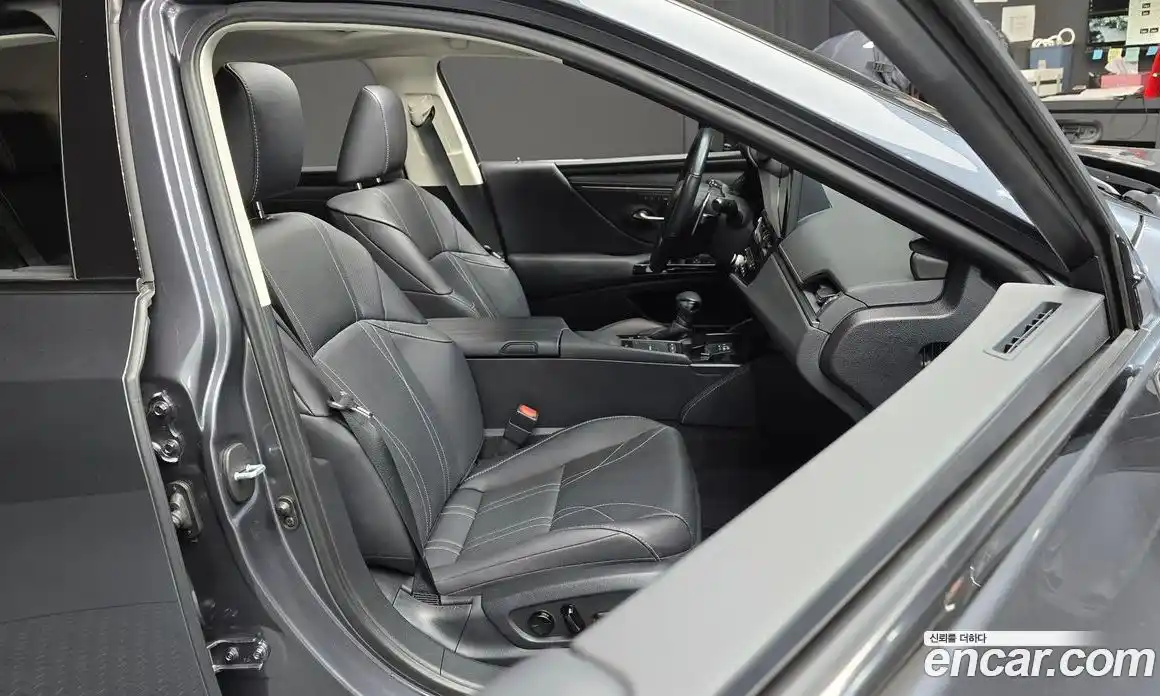 Lexus ES 2022 2.5 Автомат в Москве № 198848, фото 4