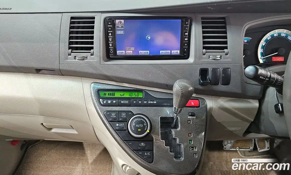 Toyota Isis 2009 1.8 Автомат в Москве № 199683, фото 16