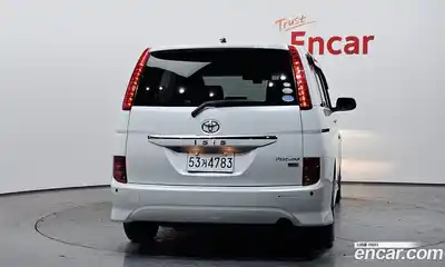 Toyota Isis 2009 1.8 Автомат в Москве № 199683, миниатюра 5