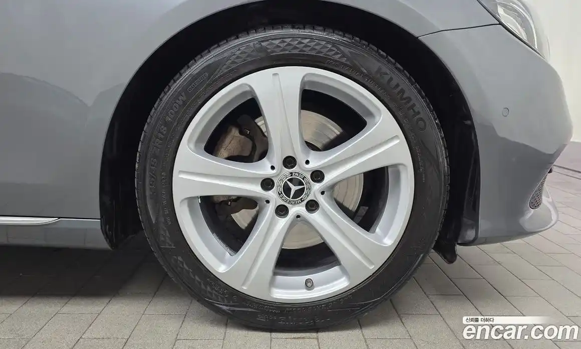 Mercedes-Benz E-Class 2018 2.0 Автомат в Москве № 207691, фото 9