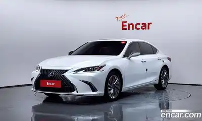 Lexus ES, 2022