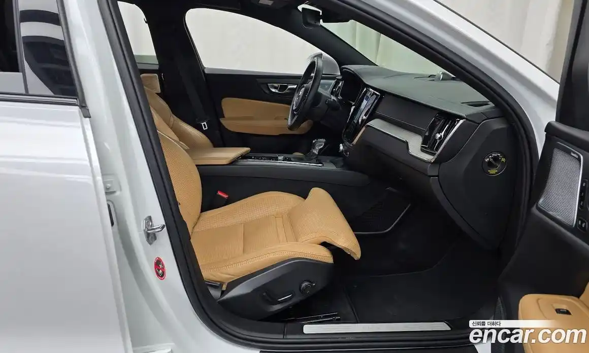 Volvo V60 2020 2.0 Автомат в Москве № 230564, фото 11