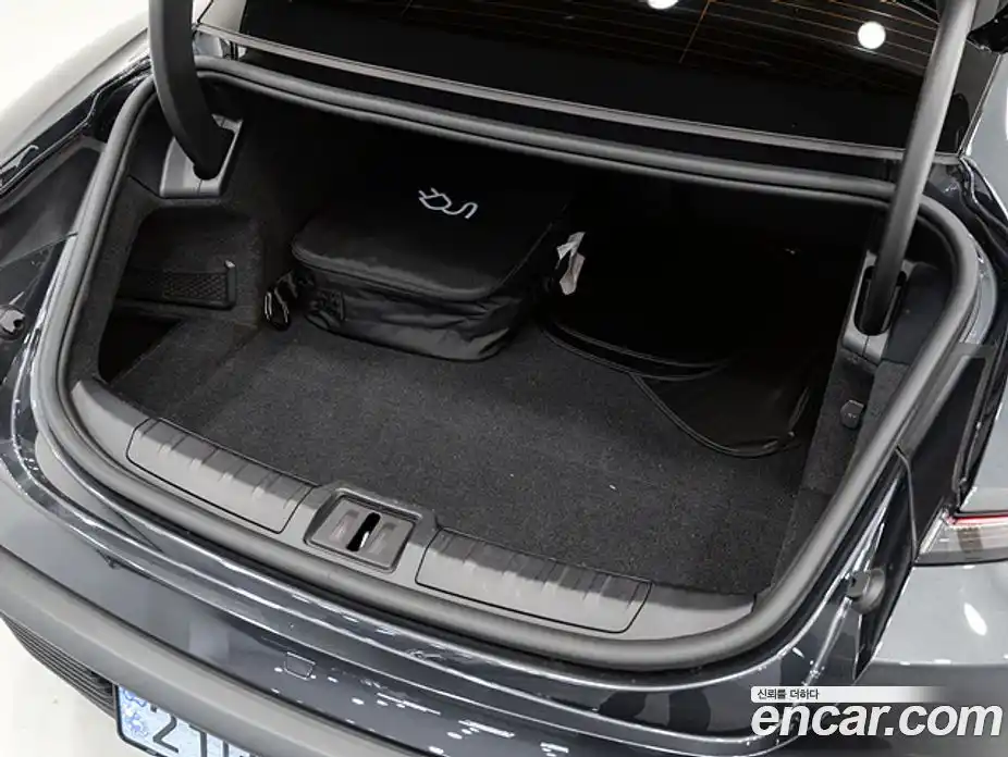 Porsche Taycan 2024 0.1 Автомат в Москве № 231043, фото 14