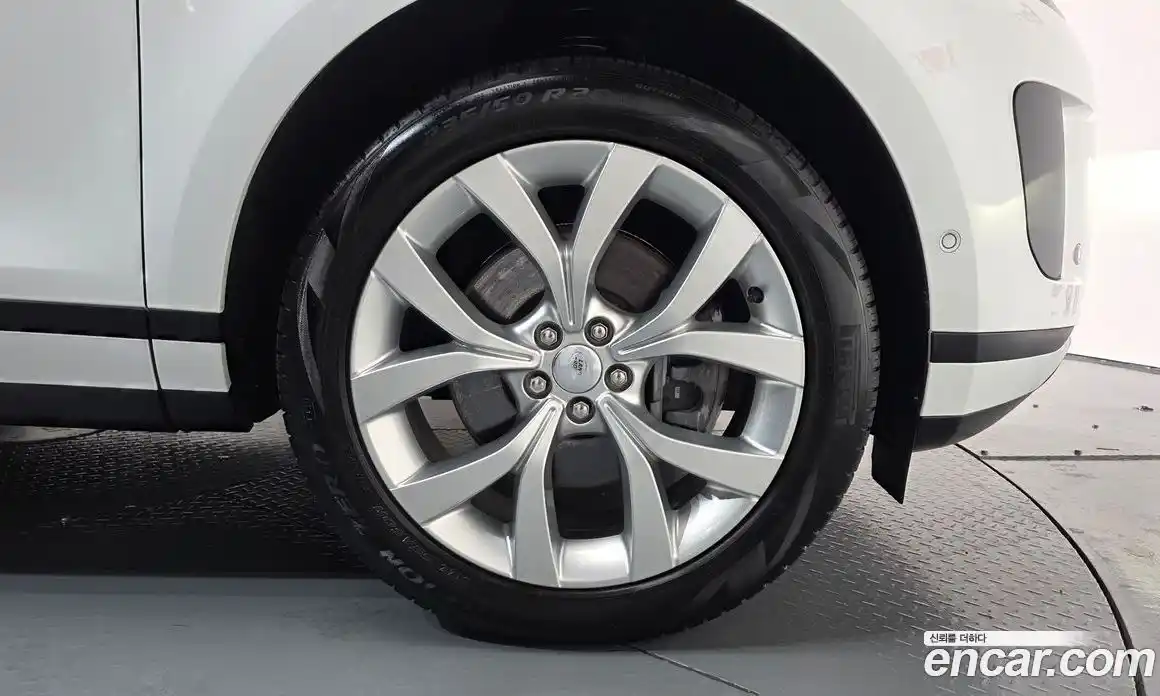 Land Rover Range-Rover Evoque 2021 2.0 Автомат в Москве № 231288, фото 6