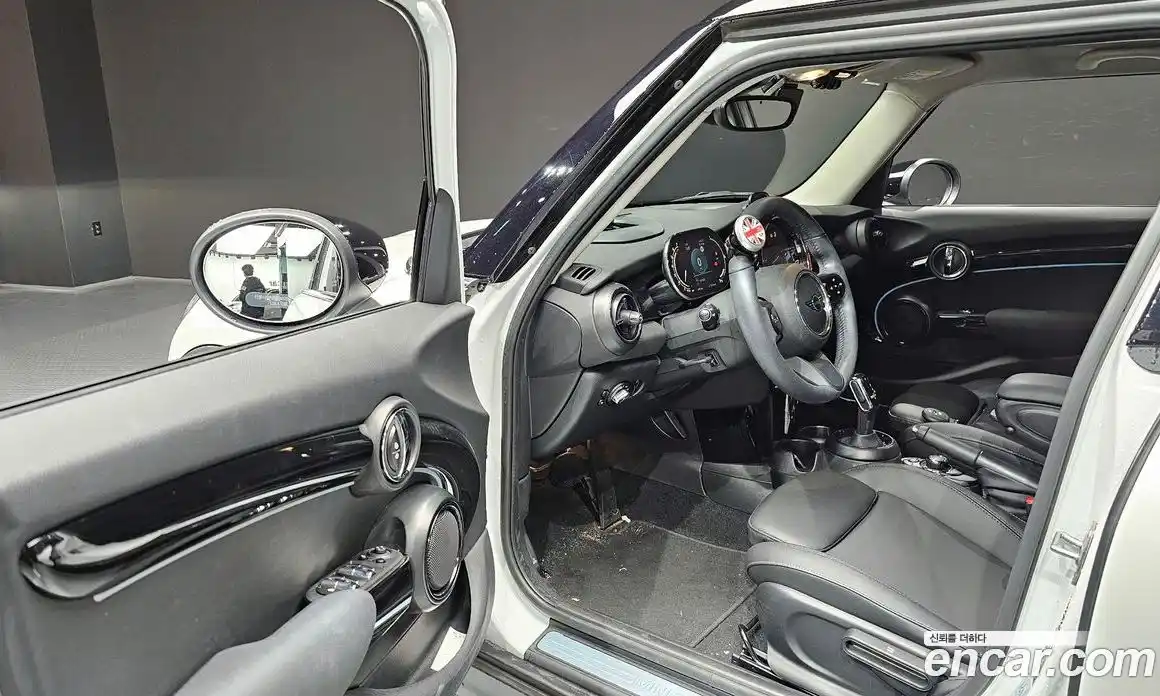 Mini Cooper 2024 1.5 Автомат в Москве № 231394, фото 16