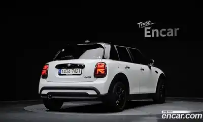 Mini Cooper 2024 1.5 Автомат в Москве № 231394, миниатюра 3