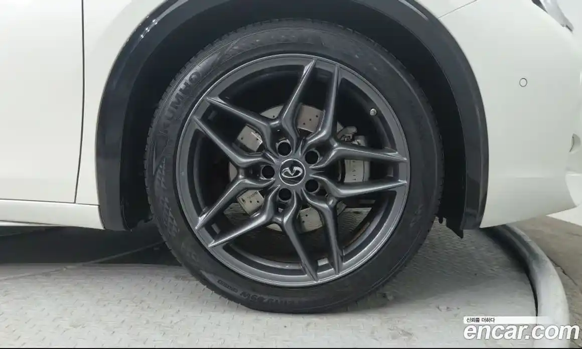 Infiniti Q30 2019 2.0 Автомат в Москве № 258744, фото 13