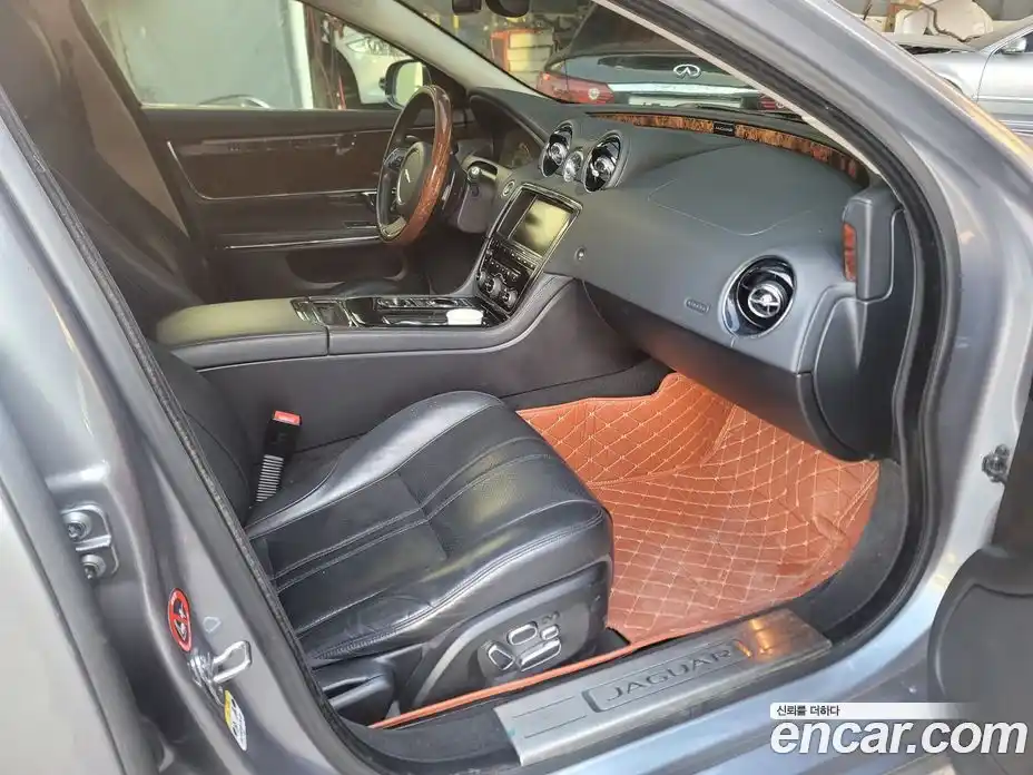 Jaguar XJ 2014 3.0 Автомат в Москве № 284014, фото 13