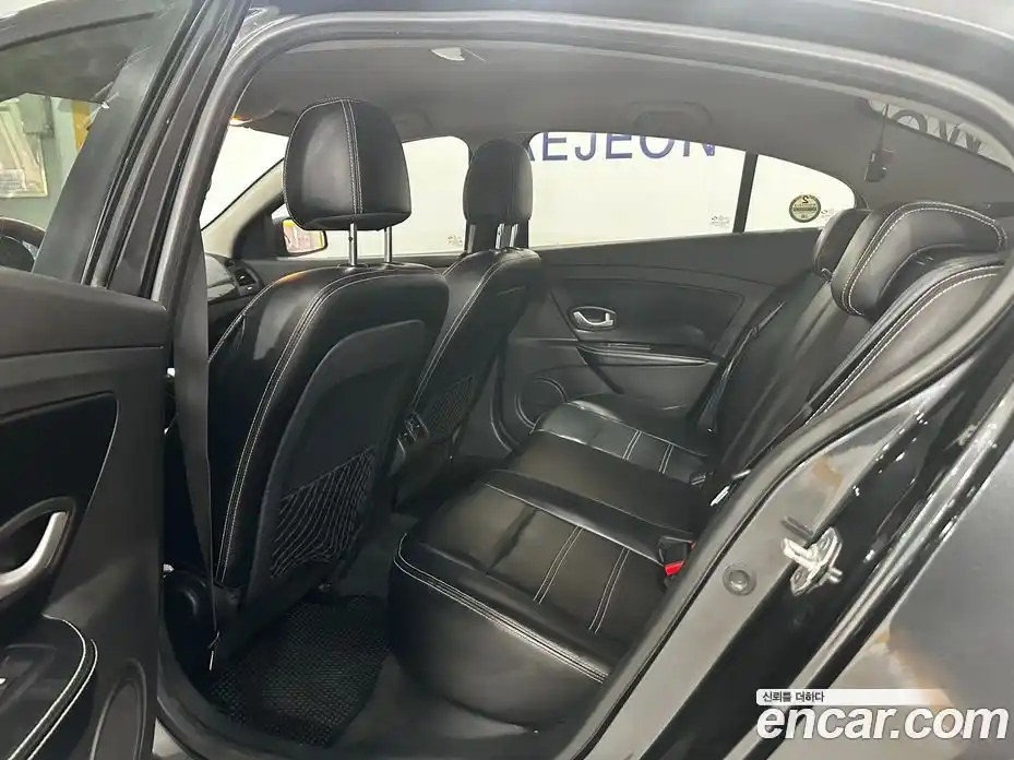 Renault SM3 2014 1.6 Автомат в Москве № 301531, фото 8