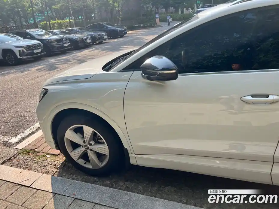 Audi Q4 e-tron 2022 Автомат в Москве № 312283, фото 3