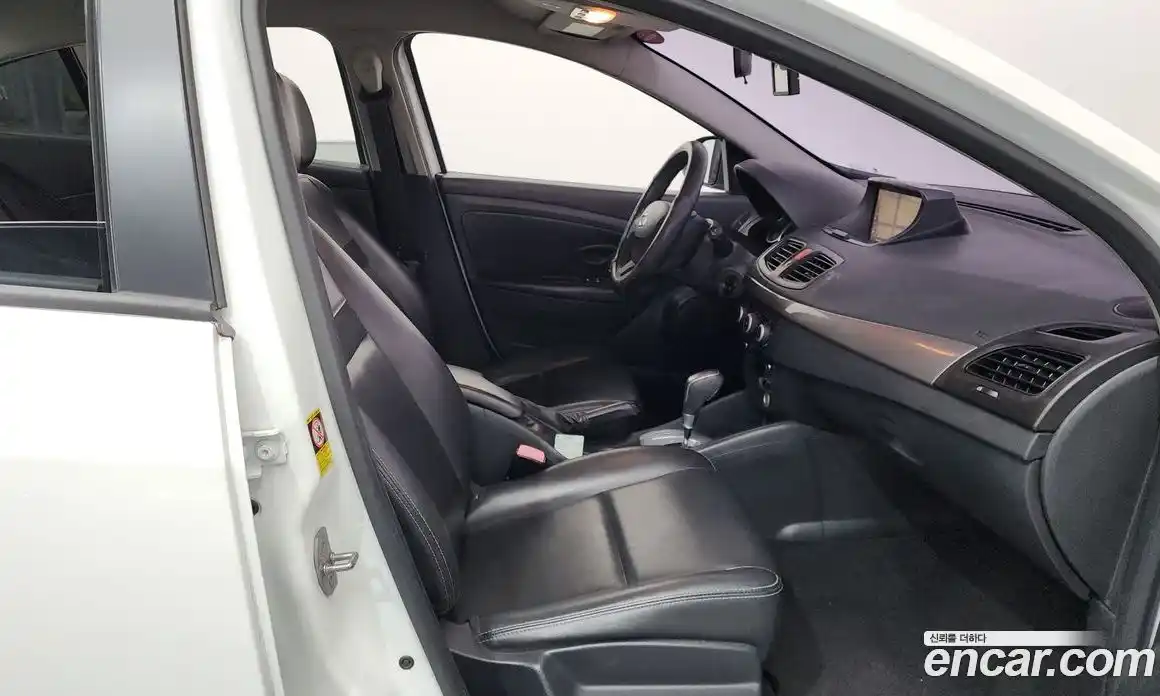 Renault SM3 2015 1.6 Автомат в Москве № 316768, фото 11