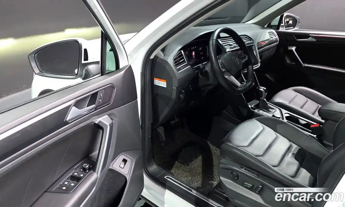 Volkswagen Tiguan 2023 2.0 Автомат в Москве № 357447, фото 11