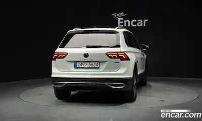 Volkswagen Tiguan 2023 2.0 Автомат в Москве № 357447, миниатюра 4