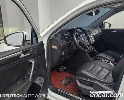 Volkswagen Tiguan 2018 2.0 Автомат в Москве № 401123, миниатюра 11
