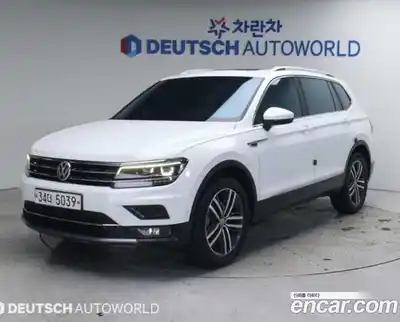 Volkswagen Tiguan 2018 2.0 Автомат в Москве № 401123, миниатюра 2