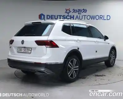 Volkswagen Tiguan 2018 2.0 Автомат в Москве № 401123, миниатюра 3