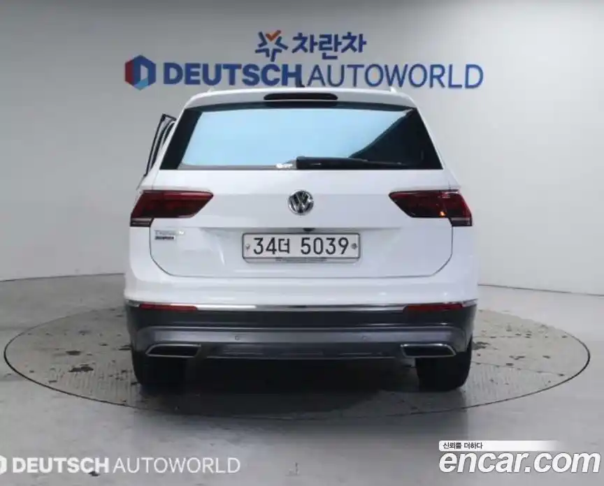 Volkswagen Tiguan 2018 2.0 Автомат в Москве № 401123, фото 4