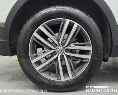 Volkswagen Tiguan 2018 2.0 Автомат в Москве № 401123, миниатюра 5