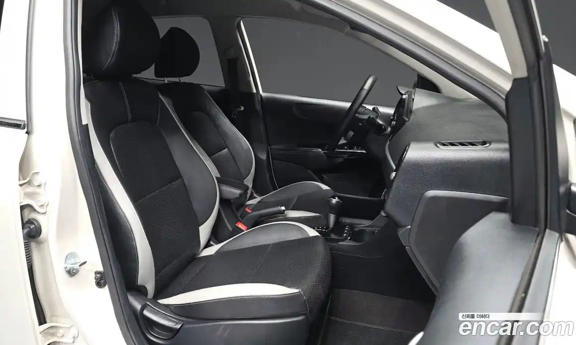 Kia Morning 2023 1.0 Автомат в Москве № 404044, фото 11